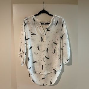 DR2 3/4 sleeve feather print blouse